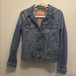 Levi’s Trucker Women’s Denim Jacket EUC S